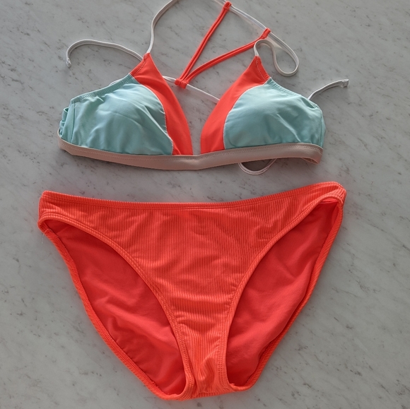 FINAL SALE 🌿MALIBU BIKINI🌿 - Picture 2 of 7